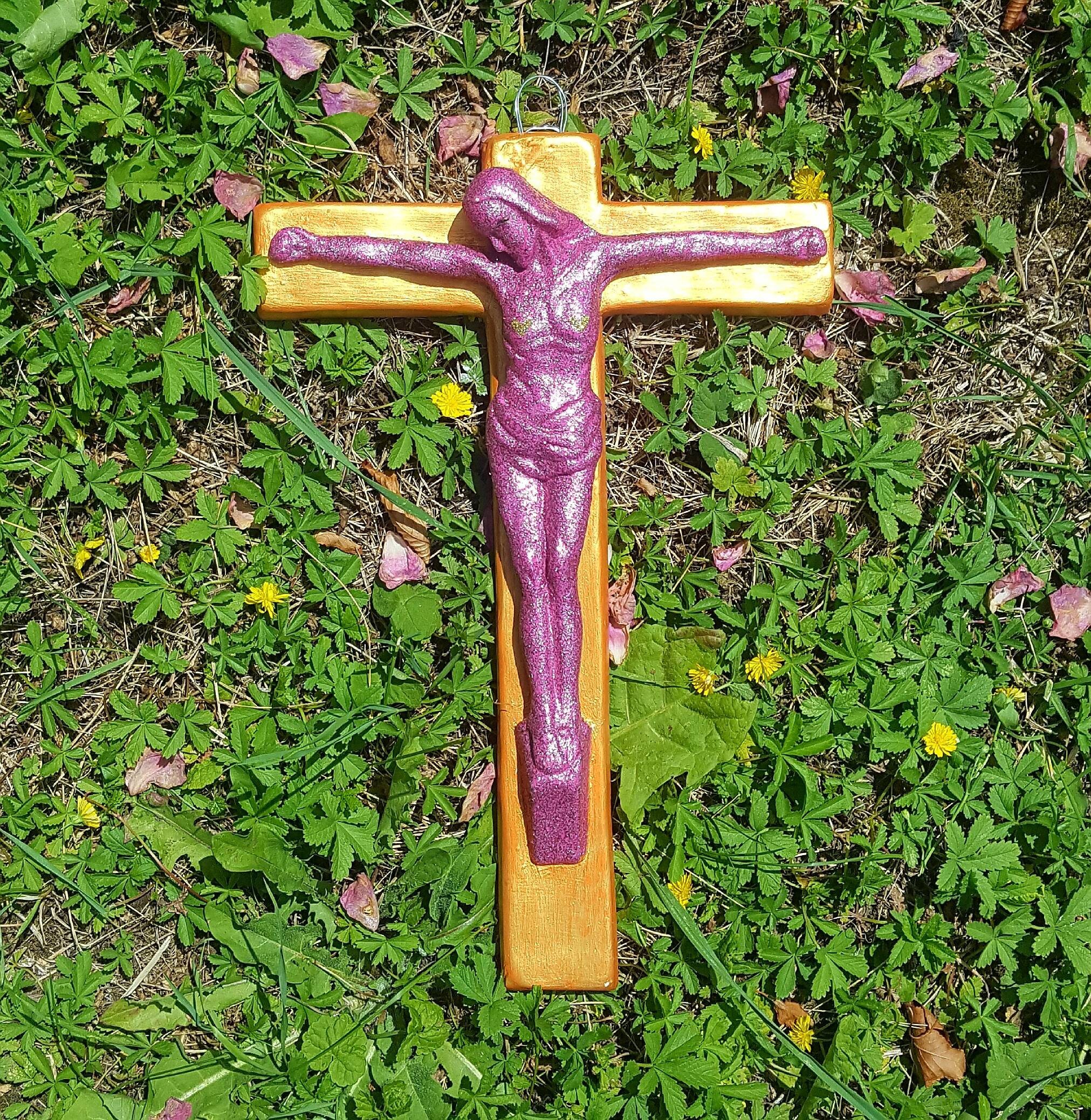 Crucifix en Plâtre, Customisé