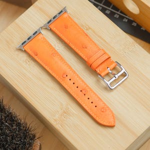 Handgjort orange strutsläderarmband för Apple Watch – begränsad upplaga