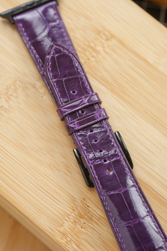 Glazed Amethyst Purple Croc Leather Apple Watch Strap  display picture 3