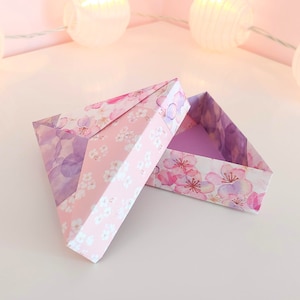 Triangle Paper Gift Box | Valentine's Day Gift Wrapping Ideas | Pink, Purple Pastel Color, Floral, Watercolor Pattern | Cute, Girly, Kawaii