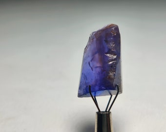 Cristal de tanzanite naturel / 15,5 carats / 19x12x7 mm / Pierre précieuse brute / Couleur bleu vif