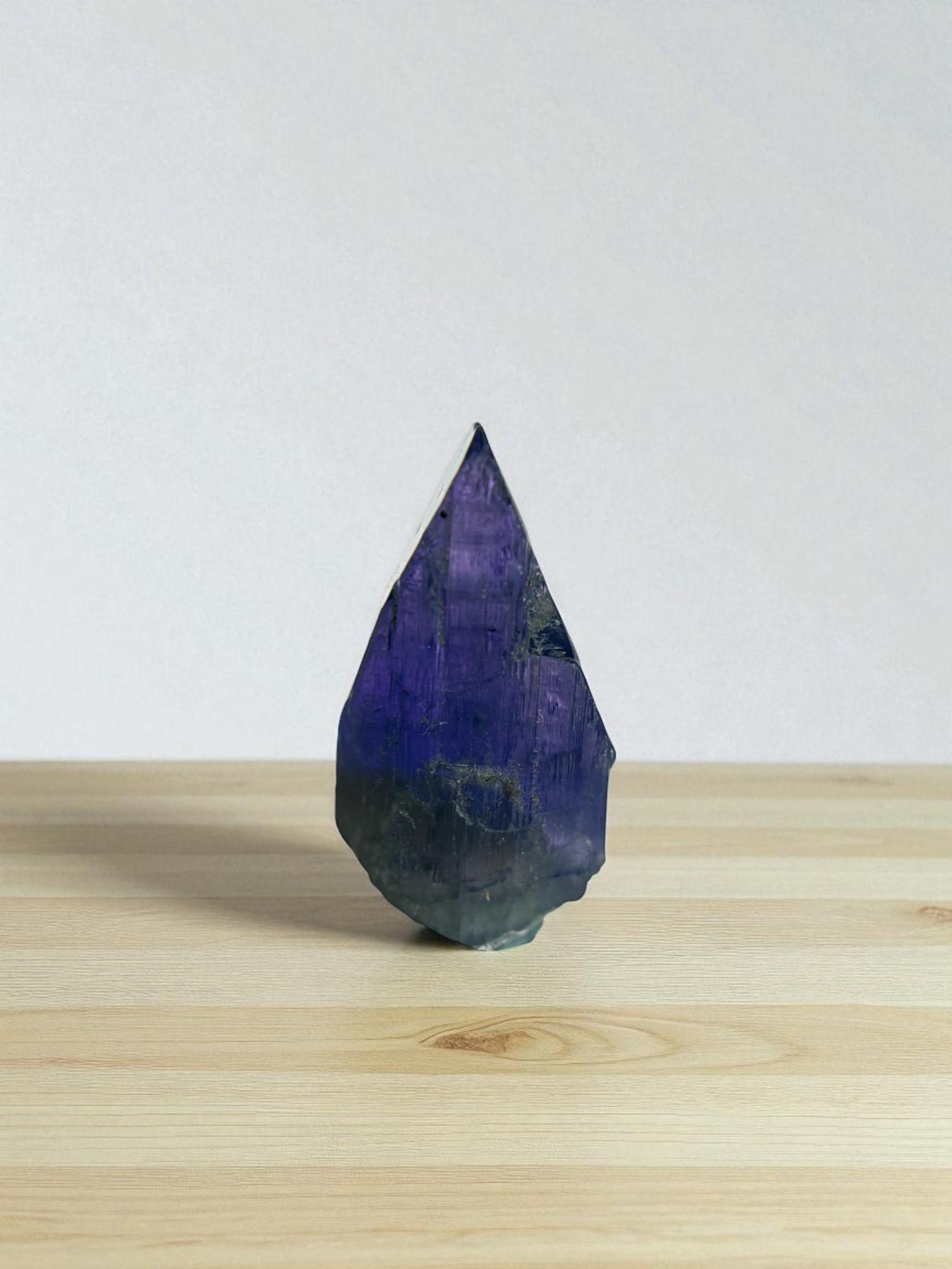天然タンザナイト結晶 / 6.61カラット / 17x10xmm / 非加熱 / 原石 
