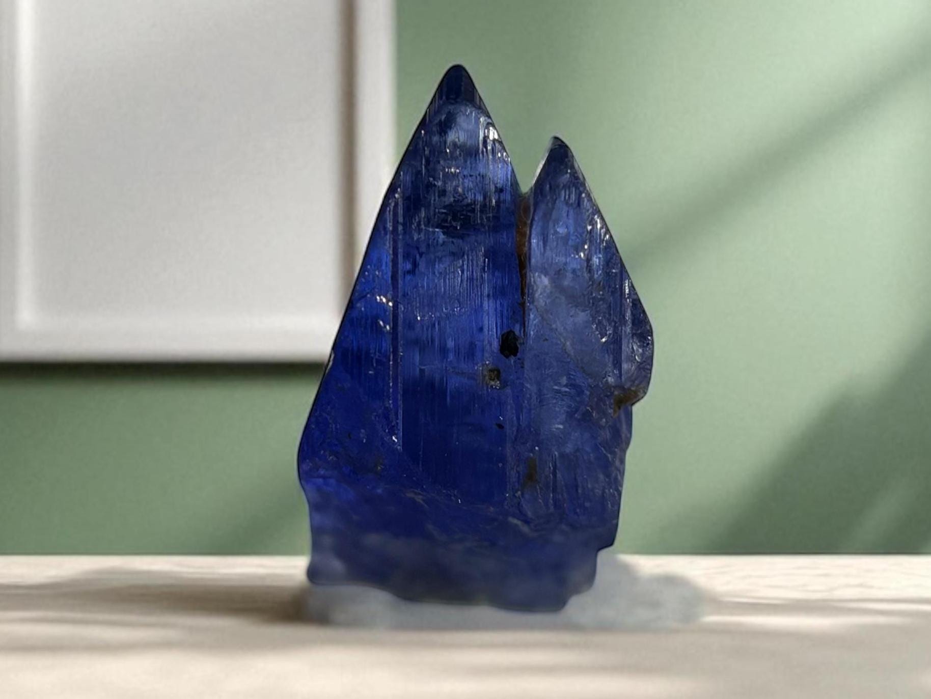 天然非加熱タンザナイト結晶：メレラニヒルズ産の原石 - Etsy 日本
