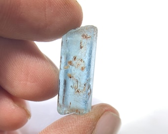 Raw Aquamarine Crystal: Natural Blue Rough Gemstone (18 Carats, 25x10mm)