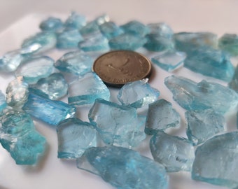 Aguamarina natural AAA en bruto: piedras preciosas de color azul intenso y transparente (55 gramos / 42 piezas)