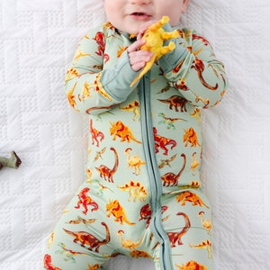 DINOSAURS 竹製ベビーパジャマ、DINO Baby 竹製ベビースリーパー、竹製ベビーロンパー、恐竜柄ジッパー付きベビーパジャマ、ベビーボーイ ジッピー