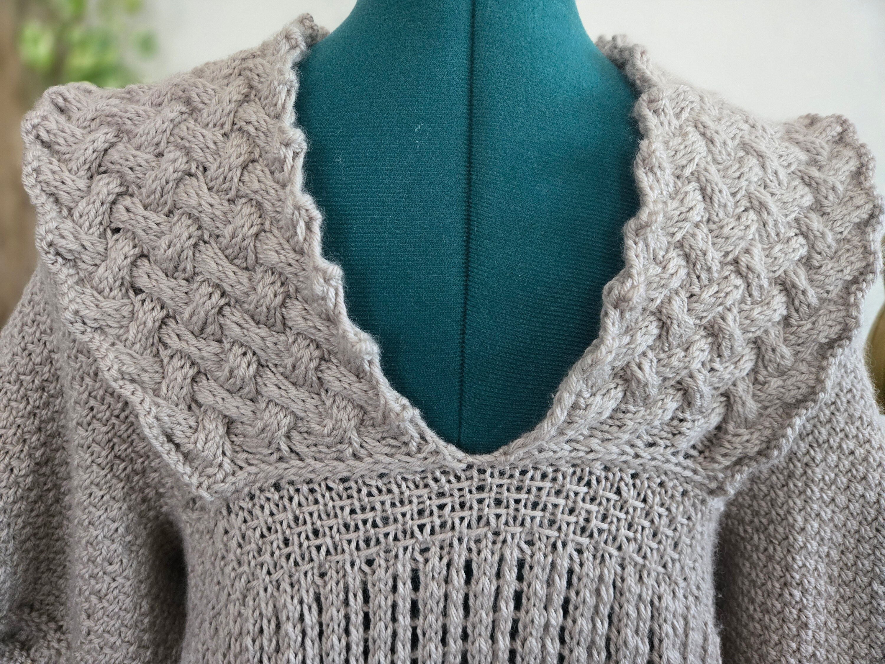 Moon Wool Twist Knit Cape Sweater Set-Up