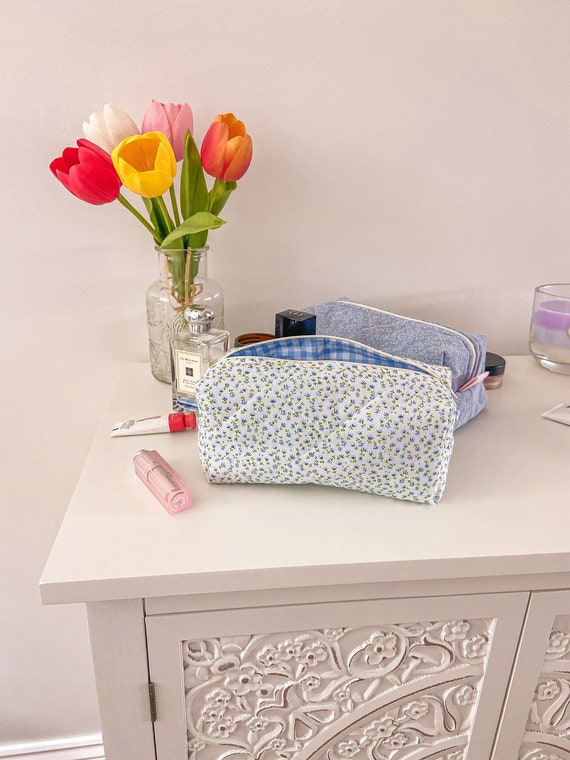 Cotton Makeup Bag, Large Travel Cosmetic Pouch Quilted Toiletry Bag  Aesthetic Cute Floral Pattern Makeup Bag for Women, Blue