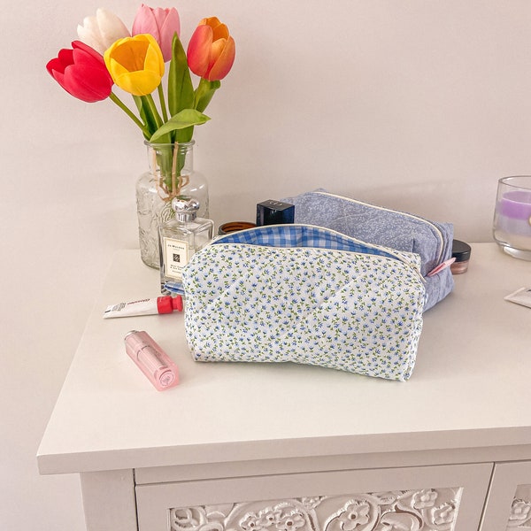 FLORAL MAKEUP BAG medium blue ditsy floral quilted cosmetic bag with pastel blue gingham, cotton zip-up pouch, make-up bag handmade in U.K.