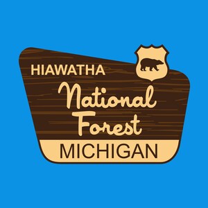 Calcomanía de bosque Hiawatha de Michigan / Adhesivo de 2 1/2" / Letrero / Nacional / Parque / Premium / Vinilo / Laminado UV / Viajes / Automóvil / Resistente al agua