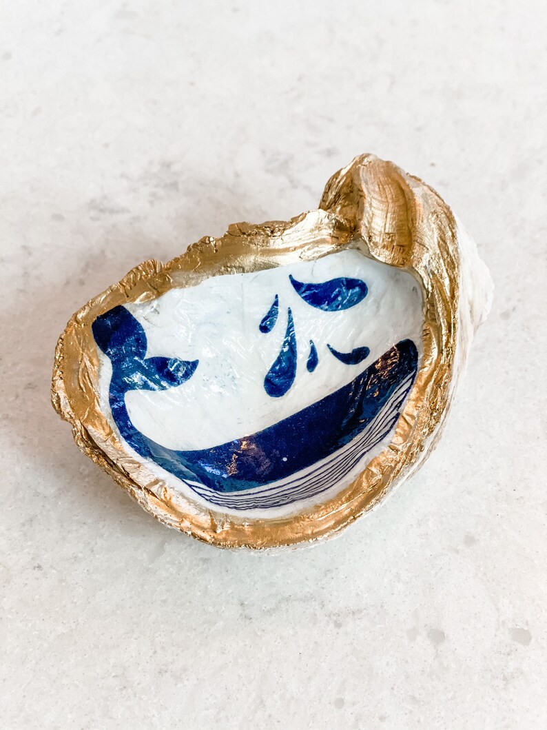 Decorative oyster shell dish image 1