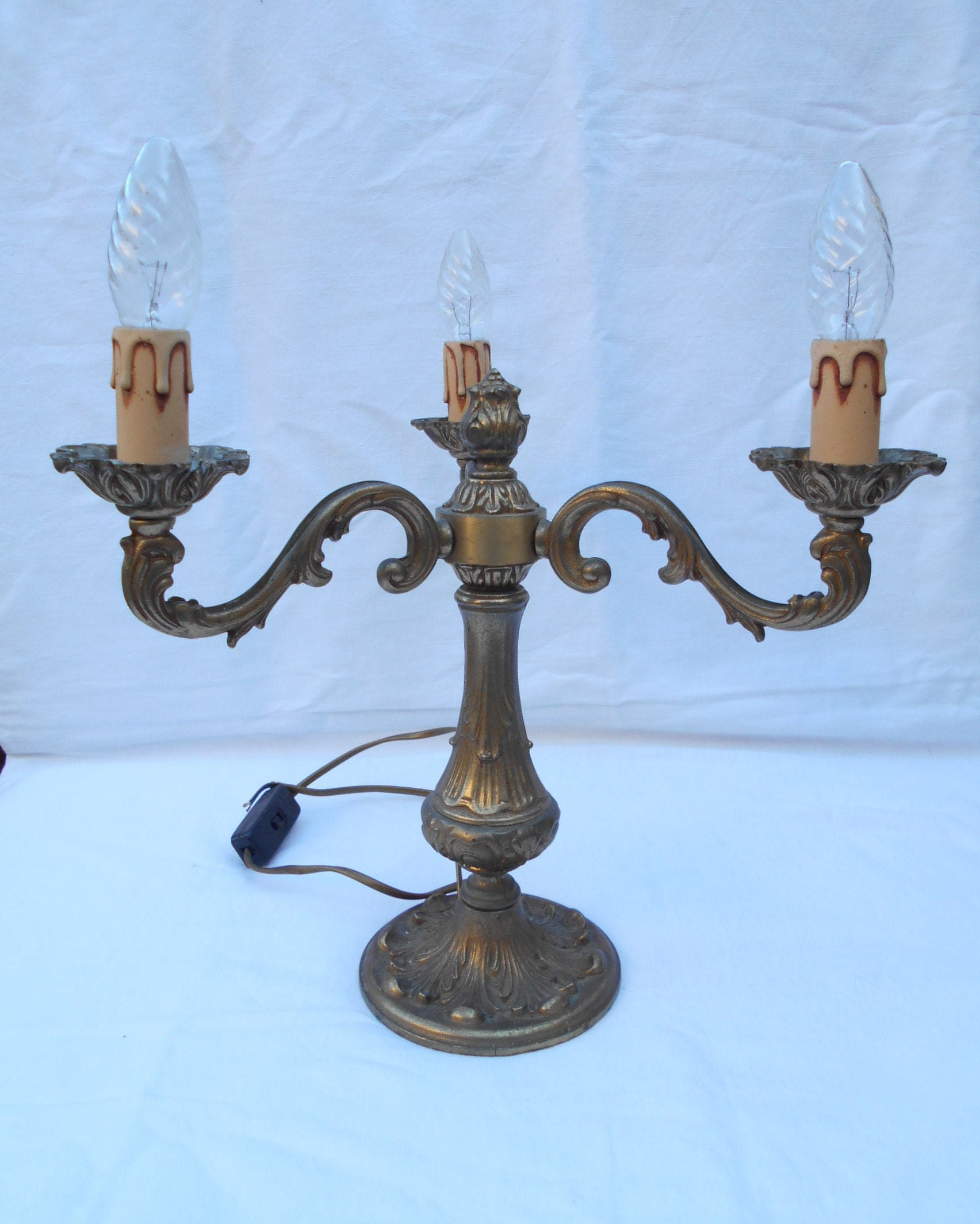 Millésime Large Français Bronze 3 Arm Chandelier