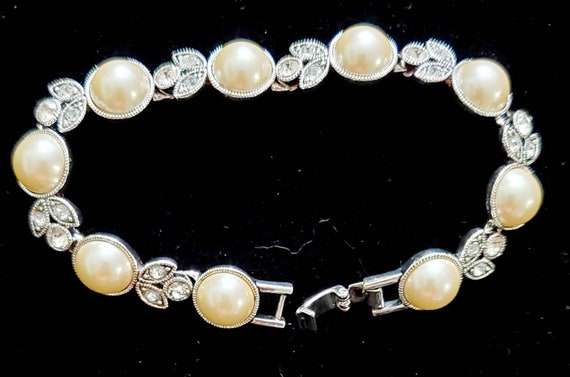 Girls love pearls - image 2