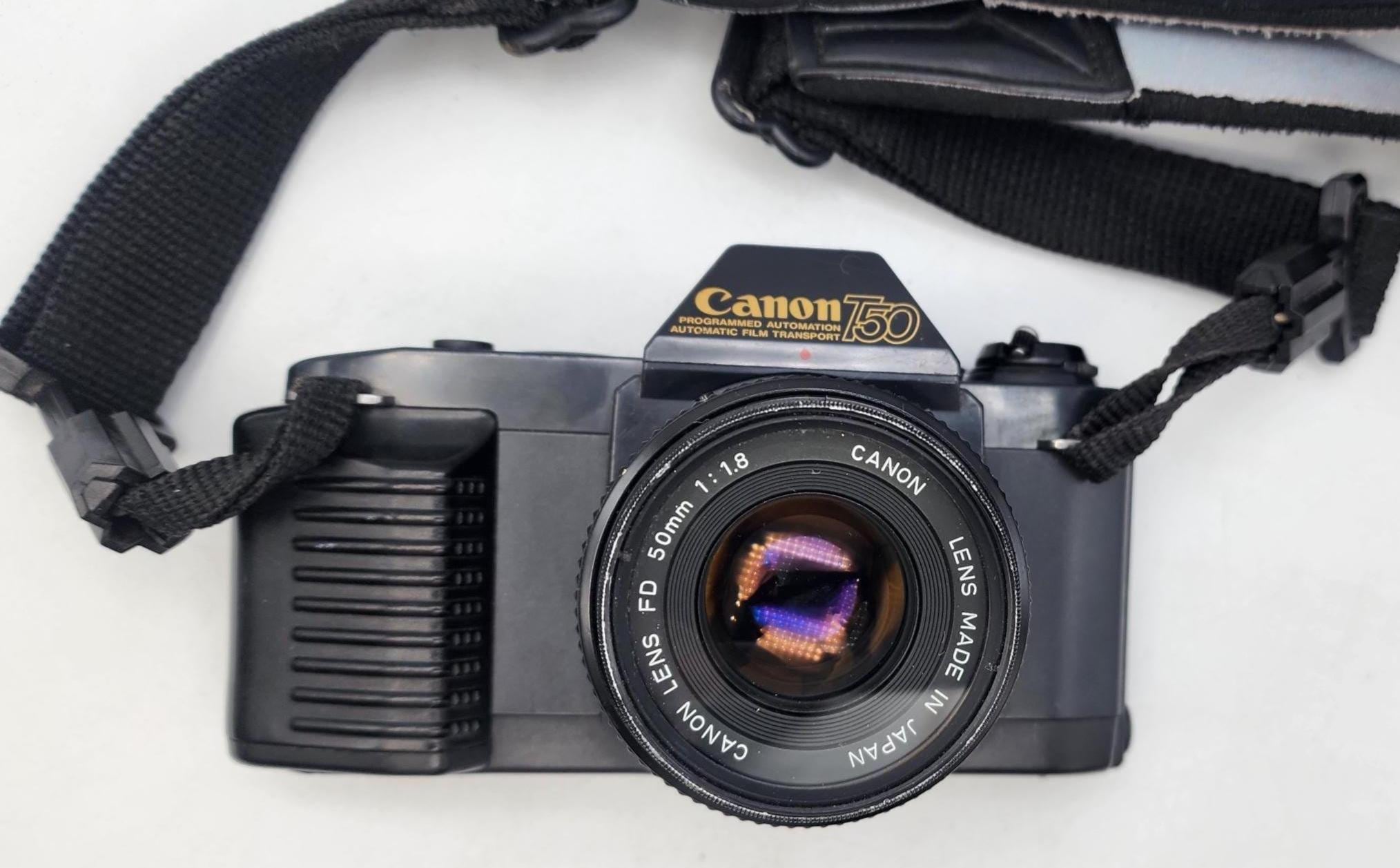 フィルムカメラ キャノン T 50と FL レンズ50mm、 F 1.2 フィルムカメラ キャノン T 50と FL レンズ50mm、 F 1.2 フィルム