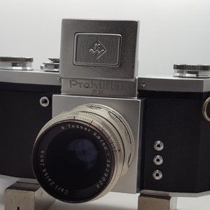 Vintage Praktiflex FX 35mm SLR Film Camera With Carl Zeiss Vintage Praktiflex FX 35mm SLR Film Camera With Carl Zeiss