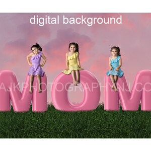 Fondo digital del Día de la Madre, letras de burbujas rosas que forman la palabra "MOM" en un campo de hierba y un cielo rosa, fondo digital