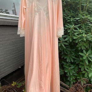 Vintage 1960s Glydons Hollywood Peignoir 2 pc set, Peach Nightgown and Robe with Ecru Cream Lace Trim