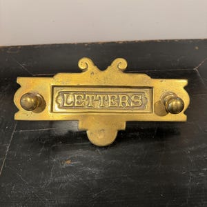 Ranura para cartas de latón estilo Art Nouveau vintage