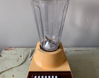 My first vintage kitchen gadget; a Hamilton beach blender, model 585-2.  Still works and currently trying to figure out what year it is :  r/vintagekitchentoys