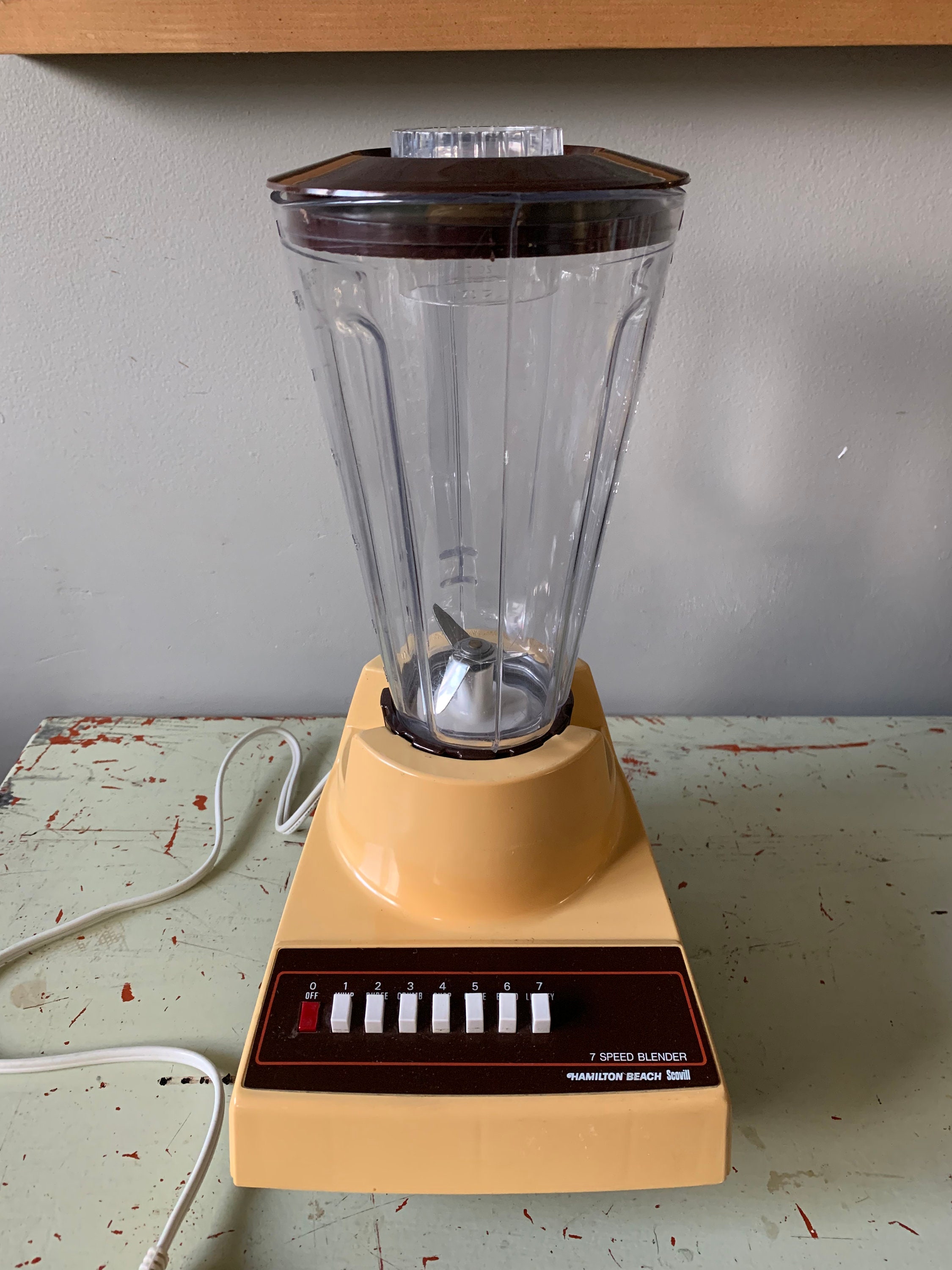 My first vintage kitchen gadget; a Hamilton beach blender, model 585-2.  Still works and currently trying to figure out what year it is :  r/vintagekitchentoys