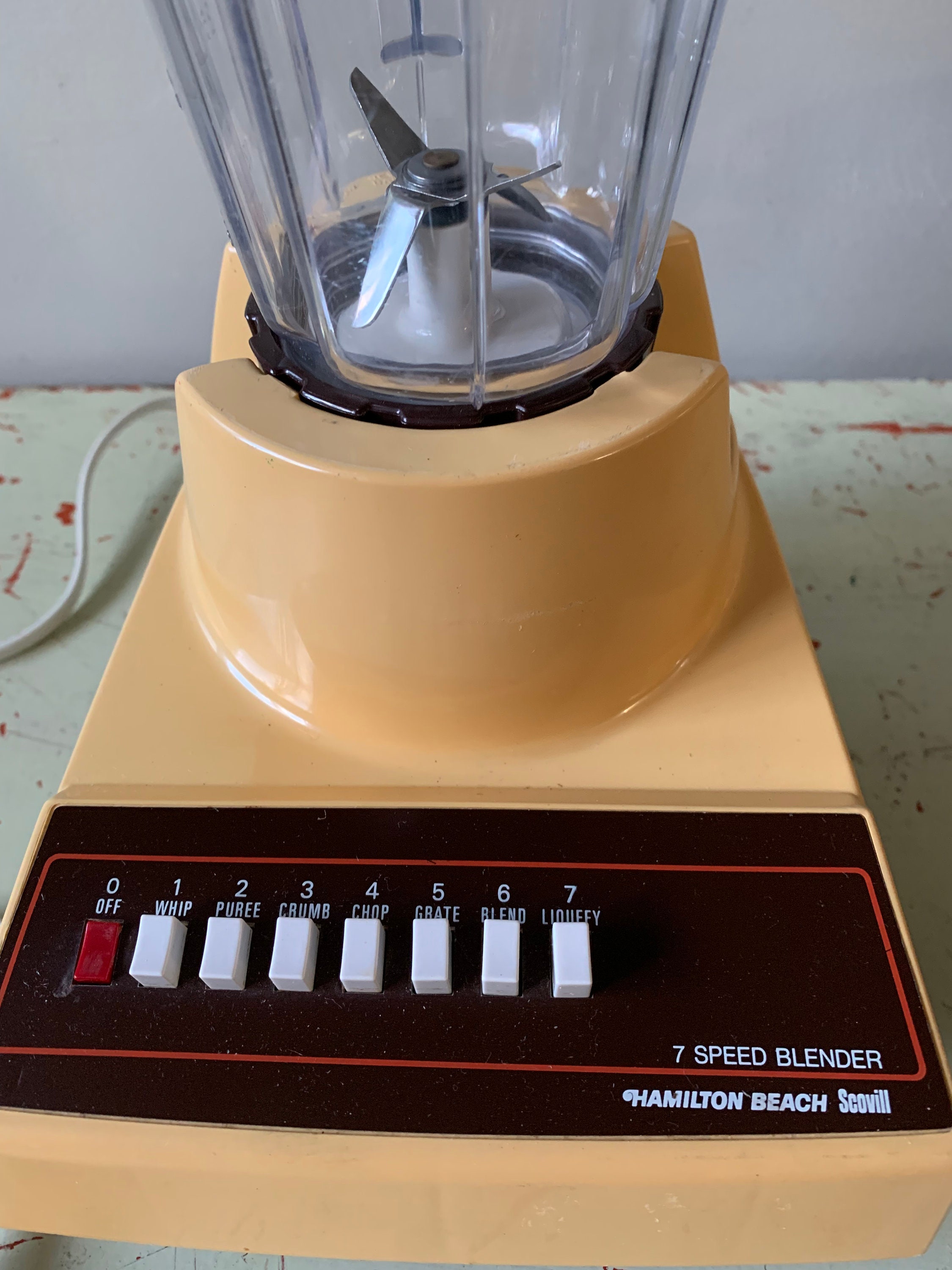 My first vintage kitchen gadget; a Hamilton beach blender, model 585-2.  Still works and currently trying to figure out what year it is :  r/vintagekitchentoys