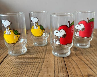 Vintage Snoopy with Apple and Lemon Juice Glass, Charles Schulz Peanuts, Charlie Brown, set of 4