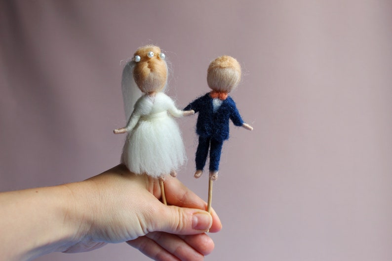 Needle felted tiny groom and bride Wedding topper Cake topper Soft sculpture image 1