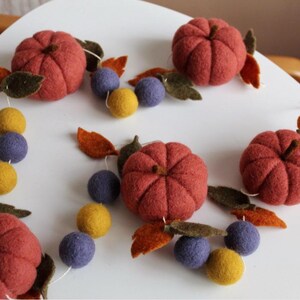 Felted Pumpkin Garland with Fall Balls & Leaves | Autumn Home Decor
