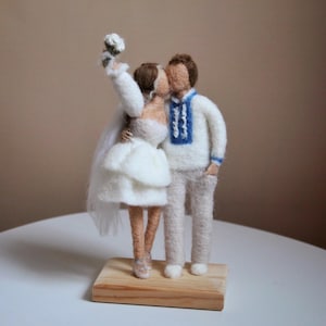 Faceless Family Figurine – Needle Felted Wool Sculpture – Anniversary or Birthday Gift