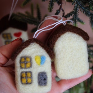 Needle felted Christmas toy house, Christmas tree ornaments, Christmas home image 6