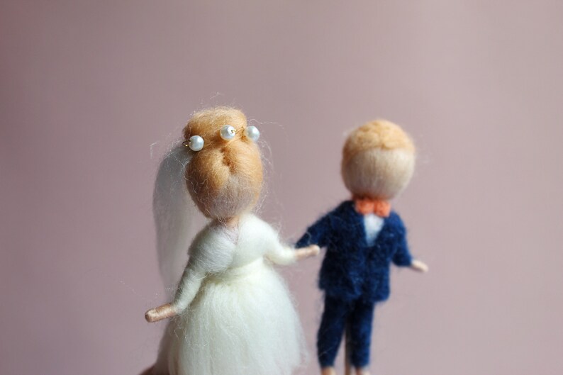 Needle felted tiny groom and bride Wedding topper Cake topper Soft sculpture image 2