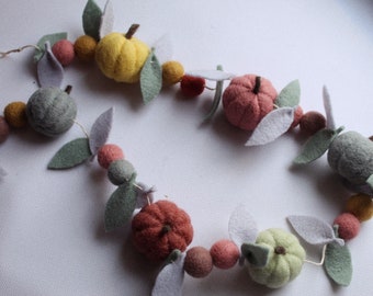Needle Felted Pumpkins Garland, Handmade Wool Fall Decor, Autumn Banner, Harvest Home Decor
