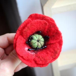 Poppy Flower Wool Brooch - Handcrafted Red Floral Pin Gift