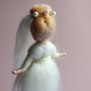 Needle felted tiny groom and bride Wedding topper Cake topper Soft sculpture image 3