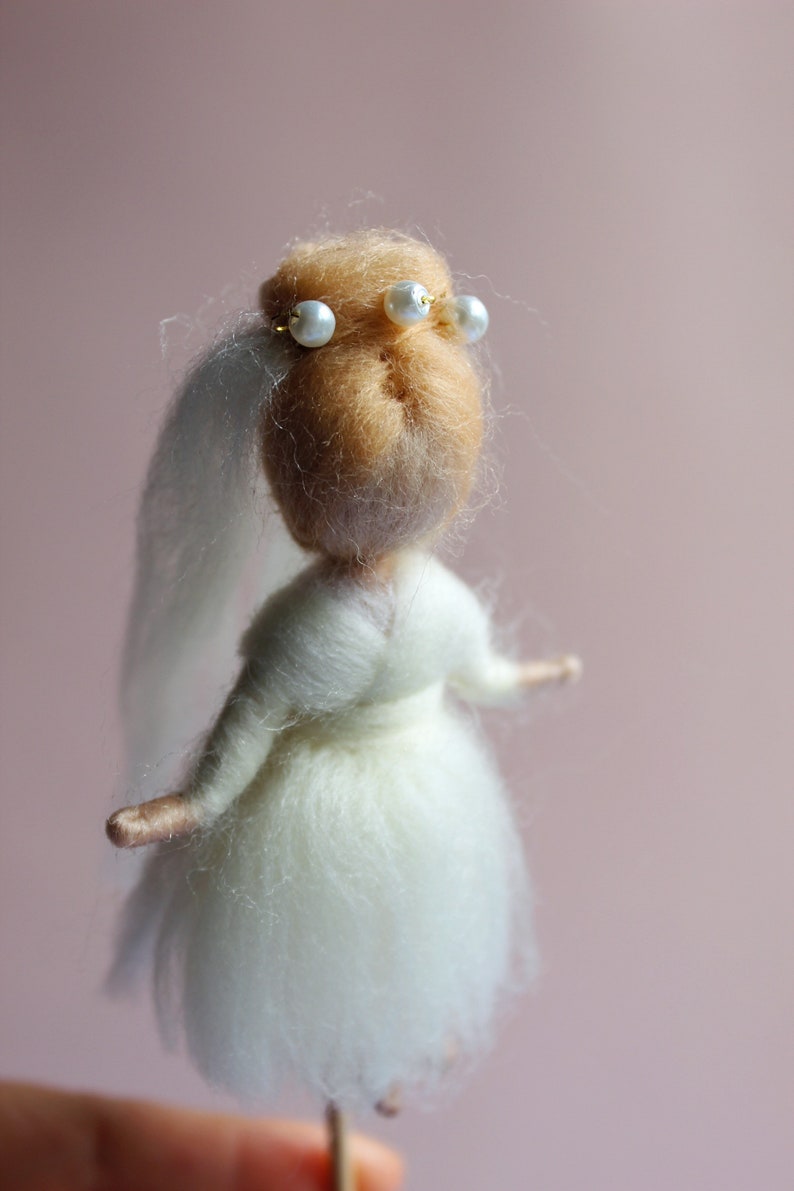 Needle felted tiny groom and bride Wedding topper Cake topper Soft sculpture image 3