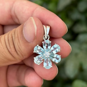 Natural Aquamarine Necklace- Floral Aquamarine Necklace- March Birthstone- Aquamarine Pendant- Flower Necklace- Aquamarine Jewelry