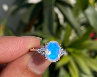 14k gouden maansteen verlovingsring – handgemaakte diamanten accentring