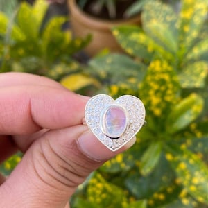Anillo en forma de corazón- Anillo de compromiso de piedra lunar- Anillo de piedra lunar de plata- Anillo de piedra lunar arco iris- Joyería de piedra lunar