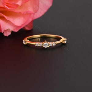 Zarter Diamantring 0.19 Ct, Minimal Diamantring, Gold Stapelring Zarte Verlobungsring, Alltagsring, Geschenk für Sie