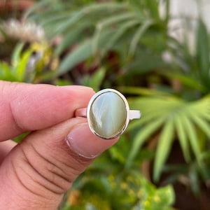 Chrysoberyl Cat&#39;s Eye Ring- Green Gemstone Ring- Oval Shape Ring- Birthstone Ring- Natural Cat&#39;s Eye