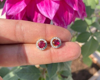 18k gouden natuurlijke robijnoorbellen – Handgemaakte diamanten halostekers