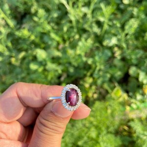 Natürlicher Sternrubinring - Sterlingsilber, natürlicher Diamant Halo