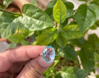 Naturlig blå topas sterlingsilverring – decembers födelsesten