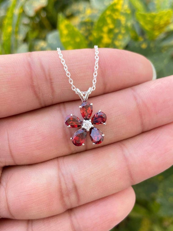 天然ガーネットの花のネックレス - スターリングシルバー、1月の誕生石 