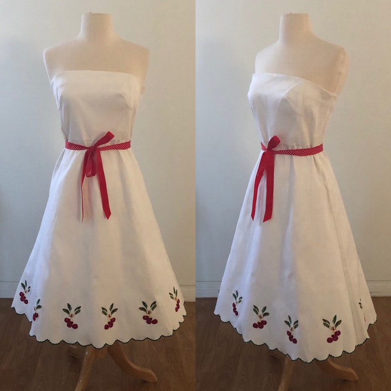 Vintage Style 50\u2019s Embroidered Cherry Scalloped Edge Dress Cute!