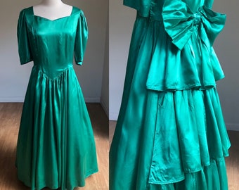 Vintage Handmade Bright Green Ballroom Dress - Tiered Skirt Back - Princess Waist - Giant Bow - Sweetheart Neckline - Gorgeous!
