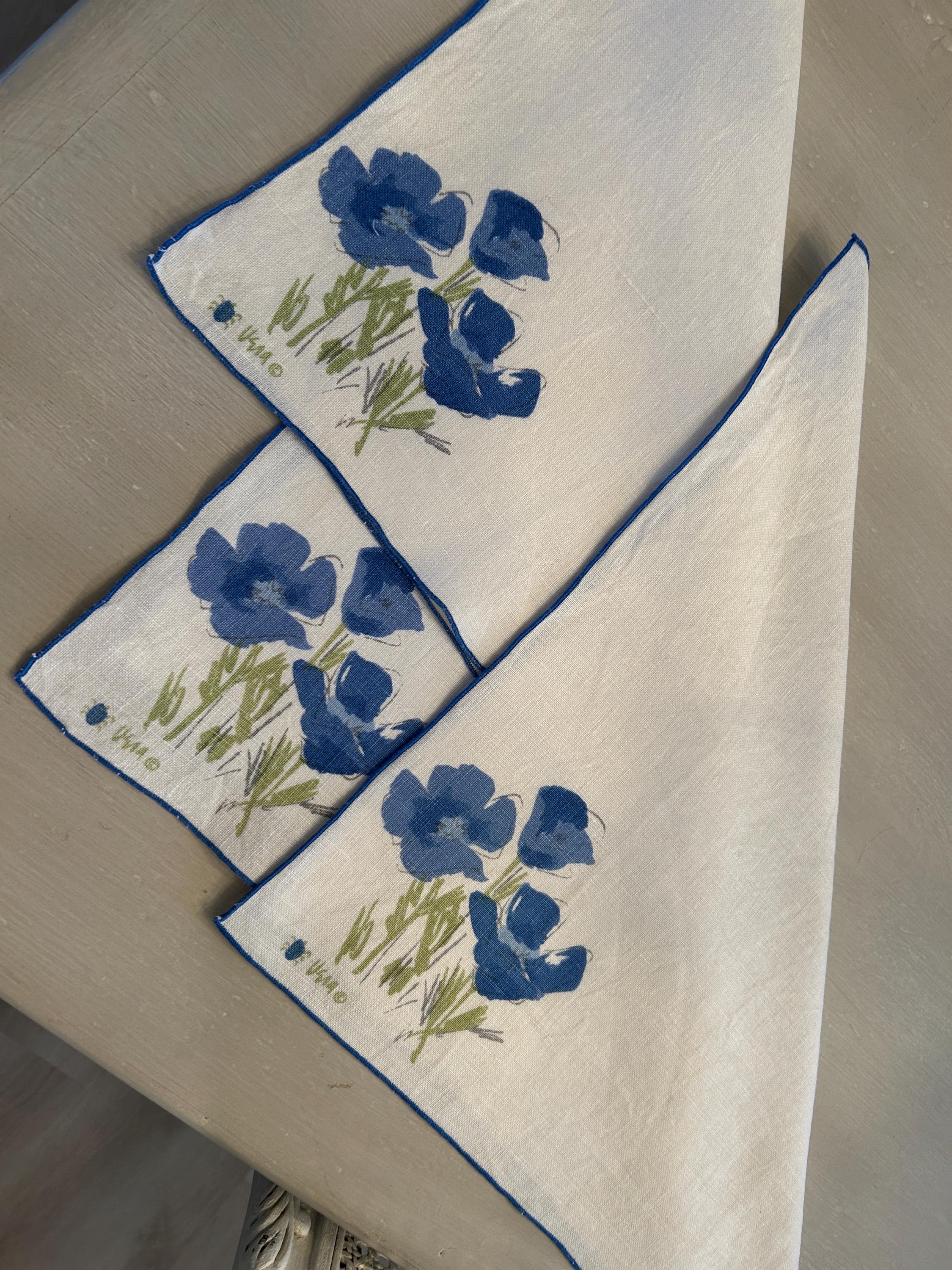Vintage Vera Neuman  blue linen dinner napkins, 3  blue white and green vintage linen flowered napkins