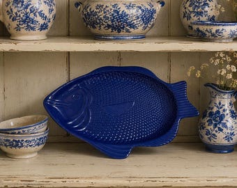 Große Vintage fischförmige Platte, hergestellt in Portugal Kobaltblau Majolika-Fischplatte, europäische Keramik, Portugal-Teller, Sushi-Platte