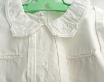 Ropa de bebé vintage, mono bordado blanco sobre blanco vintage de los años 50, algodón vintage para bebé, conjunto de bebé de 1 pieza bordado