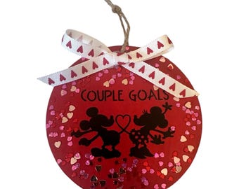 Pequeño cartel colgante con los objetivos de Mickey y Minnie Mouse para parejas / Día de San Valentín / Decoración de bandeja escalonada / Decoración del hogar Disney
